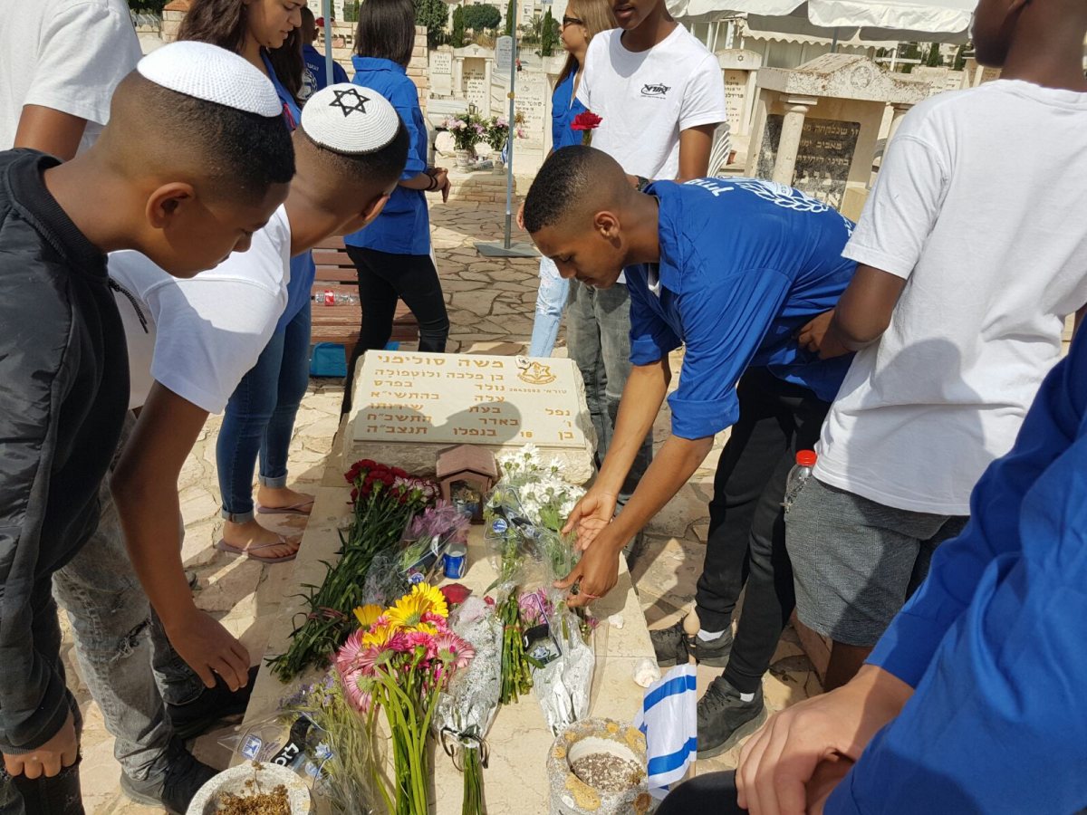 זר לנופל הנוער העובד והלומד