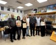 תעודות הוקרה לסגל גן ילדים בחולון לאחר שריפה