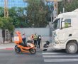 תאונה בחולון: משאית פגעה בקלנועית, גבר כבן 70 נפצע 