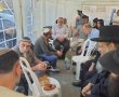 "בקרובי אקדש": סגן ראש העיר וינגרטן ונציג הסיעה שטרנפלד ניחמו את האב השכול